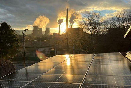 Energia solară fotovoltaică continuă să crească, transformând peisajul energetic