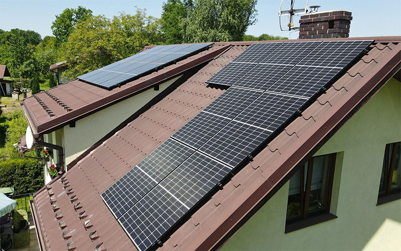 Care sunt opțiunile de instalare pentru sistemele de suport solar pentru acoperișuri înclinate