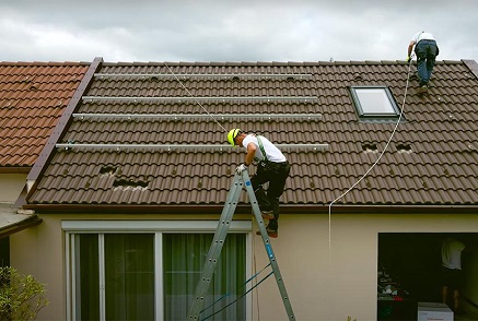 Program de distanțare pentru instalarea suporturilor fotovoltaice pentru țigle vitrate și țigle de oțel colorate